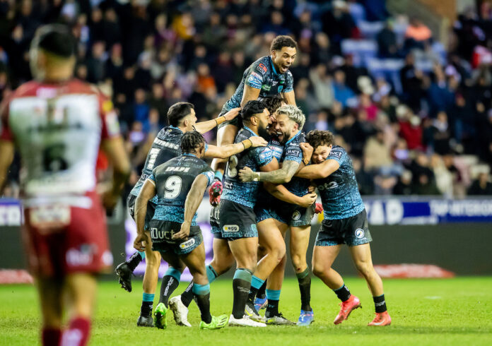 Leigh players celebrate Gareth O'Brien's game-winning drop goal againt Wigan